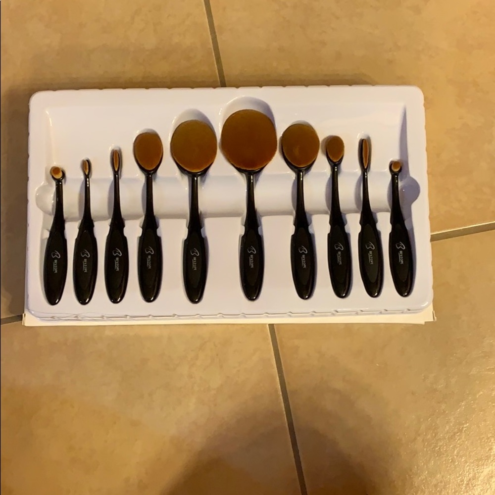 Makeup brush - Picture 2 of 3